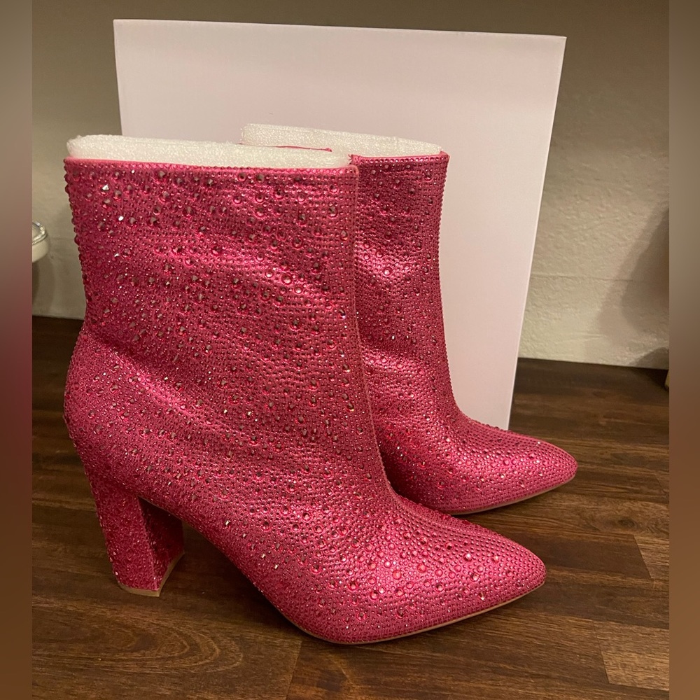 - NEW SIZE 9 bright pink fuchsia embellished‎ SHIMMERY Top Moda heeled boo…